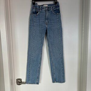 Abercrombie Curve 90s' Ultra High Rise Straight Jean
